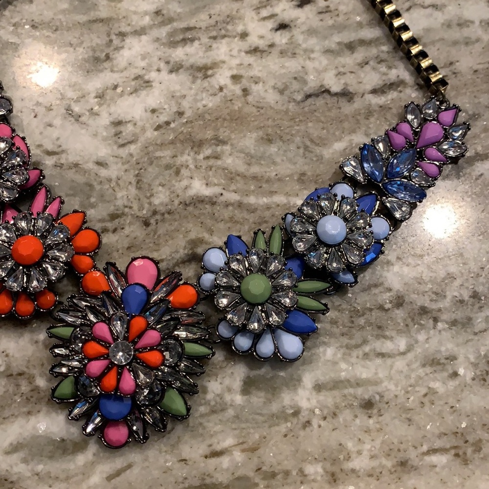 Colorful statement necklace - Picture 3 of 4